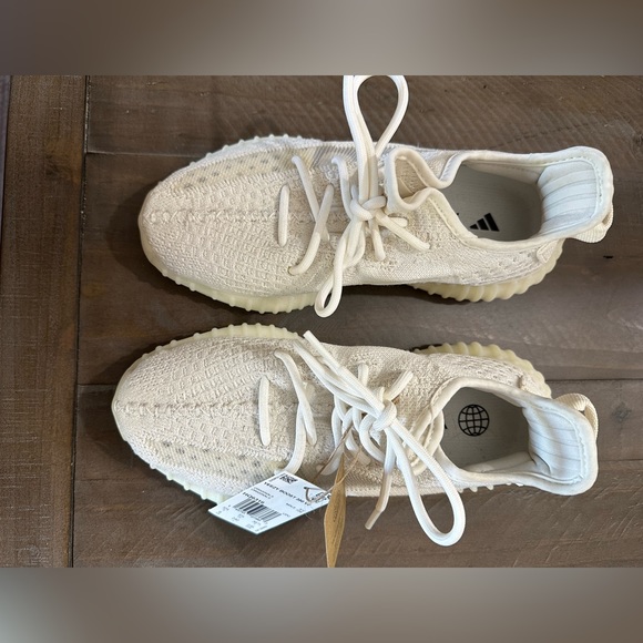 NWT and Box adidas Yeezy Boost 350 V2 'Bone' - US Size: 6 - Picture 3 of 10